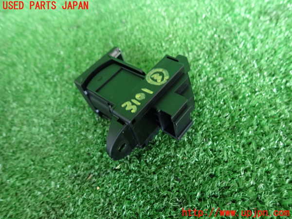 2UPJ-9231016308]マセラティ・ギブリ(MG30D)スイッチ3 (パーキングブレーキ) 中古_2
