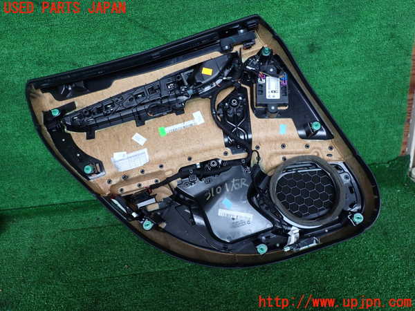 2UPJ-9231011294]マセラティ・ギブリ(MG30D)右後ドア内張り 中古_3