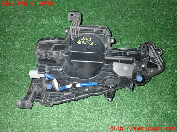 2UPJ-9231021160]プリウスPHV(ZVW52)右ウィンカーレンズ 中古_2