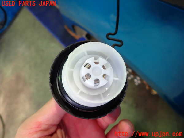 2UPJ-9231021690]プリウスPHV(ZVW52)フューエルリッド 中古_3