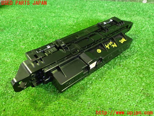 2UPJ-9231026066]プリウスPHV(ZVW52)エアコンスイッチ1 中古_2