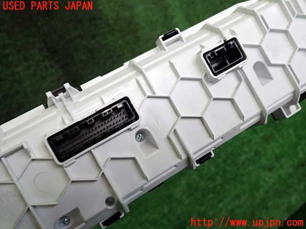 2UPJ-9231026170]プリウスPHV(ZVW52)スピードメーター 中古_4