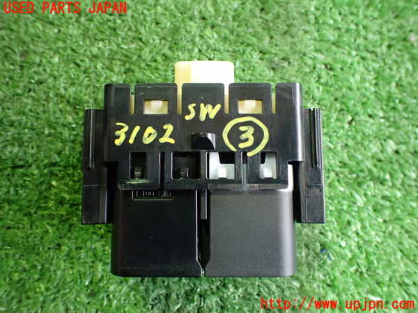 2UPJ-9231026308]プリウスPHV(ZVW52)スイッチ3 (VSC OFF) 中古_2