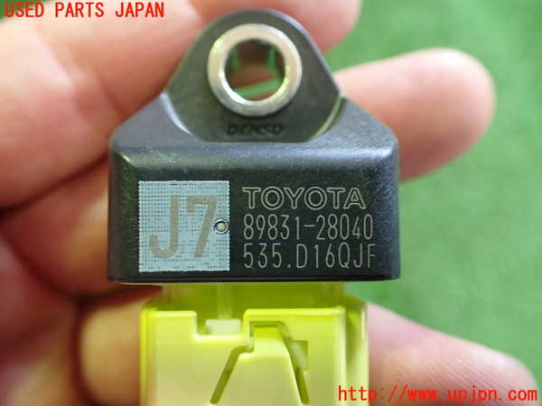 2UPJ-9231026358]プリウスPHV(ZVW52)エアバッグセンサー3 (89831-28040) 中古_4