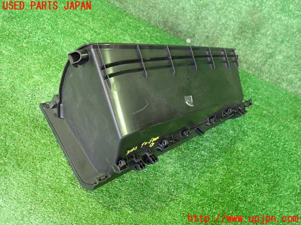 2UPJ-9231027516]プリウスPHV(ZVW52)グローブボックス1 中古_2