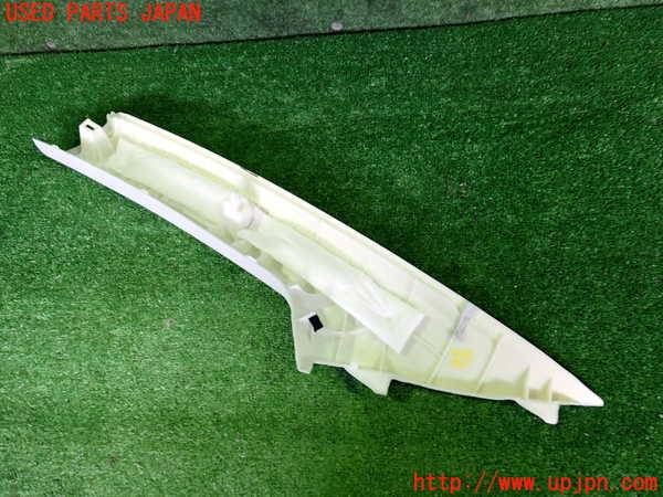 2UPJ-9231027655]プリウスPHV(ZVW52)右フロントピラートリム 中古_3