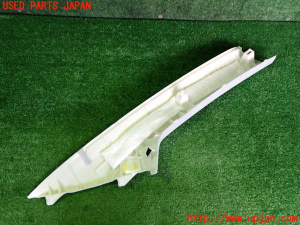 2UPJ-9231027660]プリウスPHV(ZVW52)左フロントピラートリム 中古_4