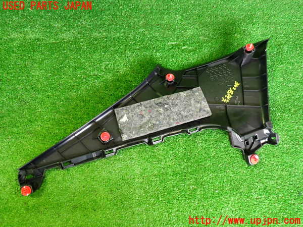 2UPJ-9231027675]プリウスPHV(ZVW52)右リアピラートリム 中古_2