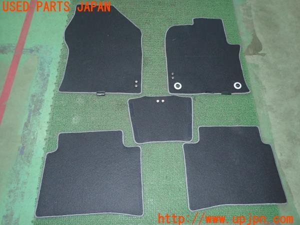 3UPJ=9231030629]プリウスPHV S GRスポーツ(ZVW52)純正 フロアマット 5枚セット 中古_4