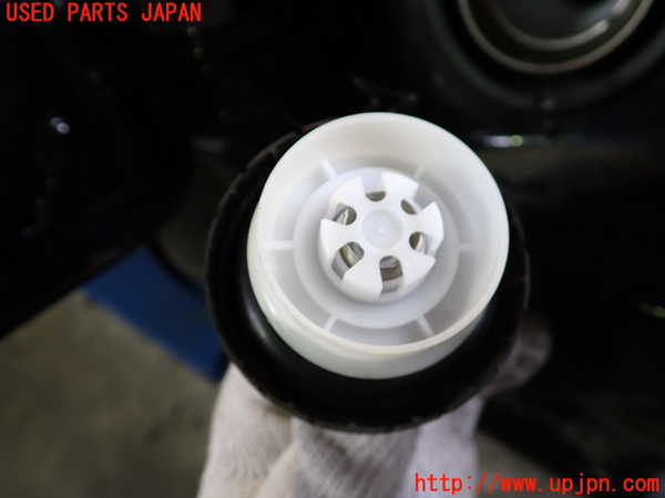 2UPJ-9231031690]プリウスPHV(ZVW52)フューエルリッド 中古_4