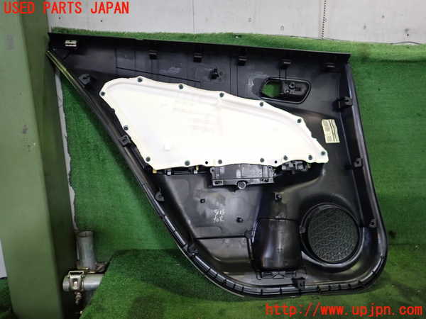 2UPJ-9231031294]プリウスPHV(ZVW52)右後ドア内張り 中古_4