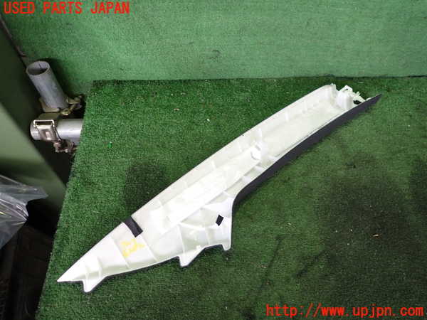 2UPJ-9231037660]プリウスPHV(ZVW52)左フロントピラートリム 中古_2