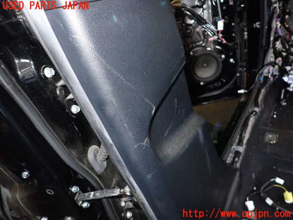 2UPJ-9231037670]プリウスPHV(ZVW52)左センターピラートリム 中古_4