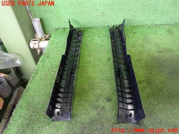 2UPJ-9231037740]プリウスPHV(ZVW52)スカッフプレート 中古_2