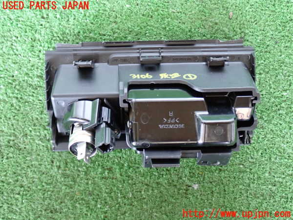 2UPJ-9231067821]アコード ユーロR(CL7)灰皿1 中古_3