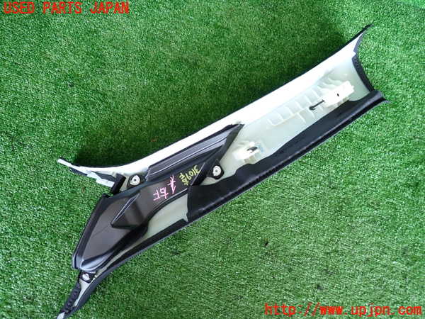 2UPJ-9231077655]アウディ・TT クーペ(FVCJS)右フロントピラートリム 中古_2
