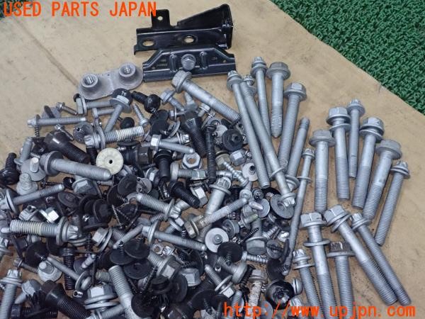 3UPJ=9231090720]BMW X1(52EE20 U11系)ネジ・ナット・ステー類 セット ジャンク_2
