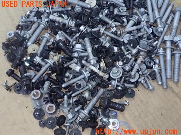 3UPJ=9231090720]BMW X1(52EE20 U11系)ネジ・ナット・ステー類 セット ジャンク_3