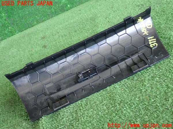 2UPJ-9231117841]BMW 420i グランクーペ(4A20)小物入れ1 中古 F36_3