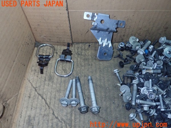 3UPJ=9231130720]キャデラック ATS(A1SL)ネジ・ナット・ステー類 セット ジャンク_2