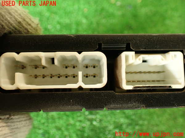 2UPJ-9231146525]アルテッツァ(SXE10)アンプ 中古_3