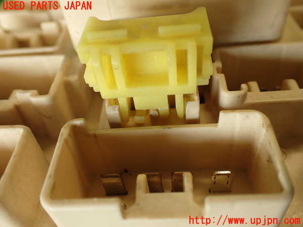 2UPJ-9231146741]アルテッツァ(SXE10)ヒューズボックス1 中古_4