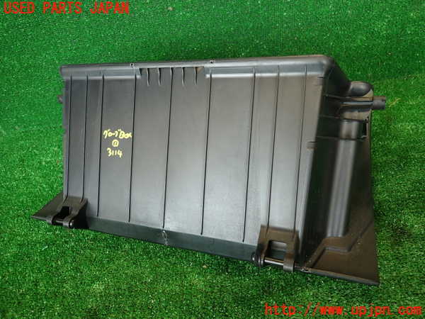 2UPJ-9231147516]アルテッツァ(SXE10)グローブボックス1 中古_5