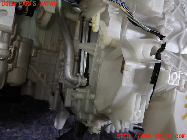 1UPJ-9231156081]ヴェルファイアハイブリッド(AYH30W)エバポレーター1 中古_2
