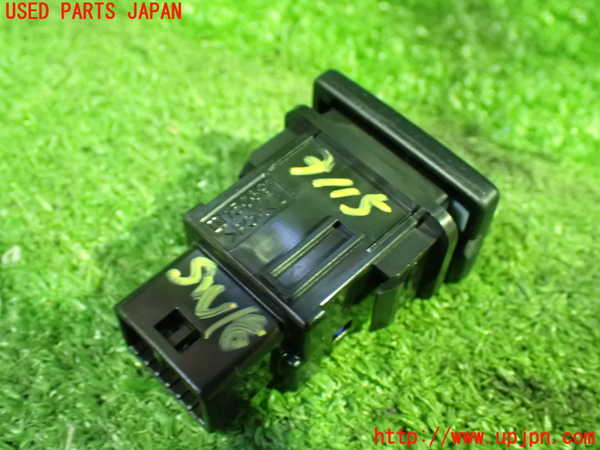 1UPJ-9231156313]ヴェルファイアハイブリッド(AYH30W)スイッチ8(車両接近警告音OFF) 中古_2