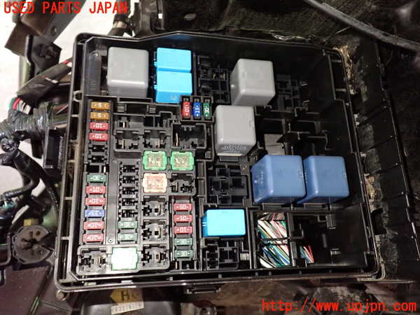 1UPJ-9231156742]ヴェルファイアハイブリッド(AYH30W)ヒューズボックス2 中古_2