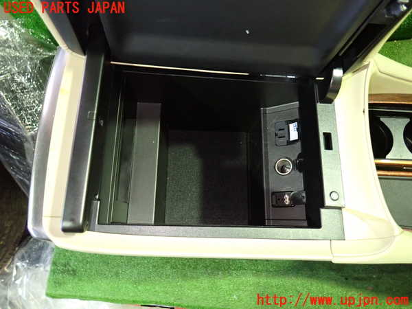 1UPJ-9231157540]ヴェルファイアハイブリッド(AYH30W)センターコンソール 中古_3
