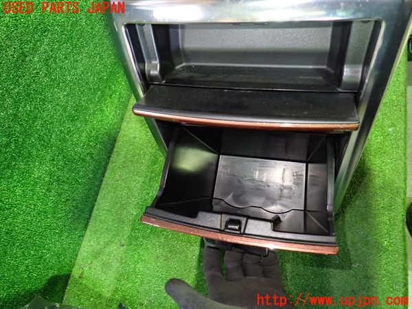 1UPJ-9231157540]ヴェルファイアハイブリッド(AYH30W)センターコンソール 中古_4