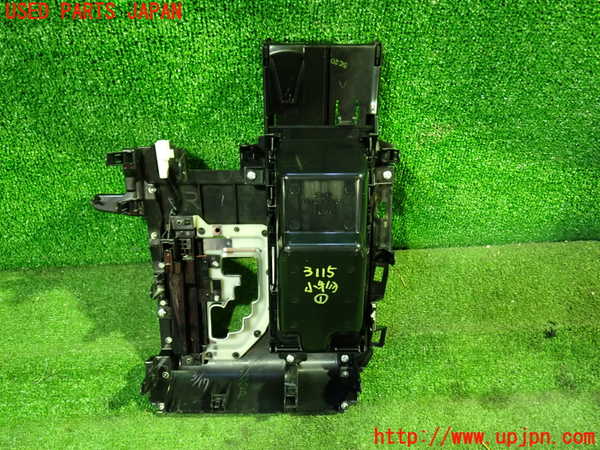 1UPJ-9231157841]ヴェルファイアハイブリッド(AYH30W)小物入れ1 中古_3
