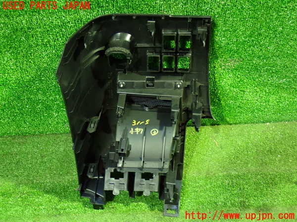 1UPJ-9231157843]ヴェルファイアハイブリッド(AYH30W)小物入れ3 中古_3