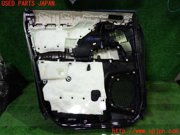 1UPJ-9231151234]ヴェルファイアハイブリッド(AYH30W)右前ドア内張り 中古_4