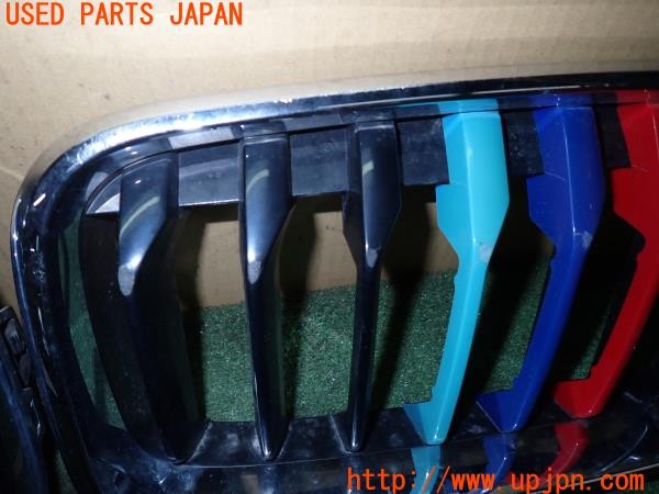 3UPJ=9231160047]BMW X2 MスポーツX(YK20 F39)純正 7424777-B-ZS 7424778-B-ZS フロントグリル キドニーグリル 社外フィン付き 中古_3