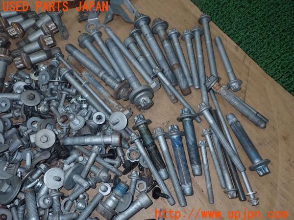 3UPJ=9231210720]ベンツ S ハイブリッド(221095)ネジ・ナット・ステー類 セット ジャンク_3