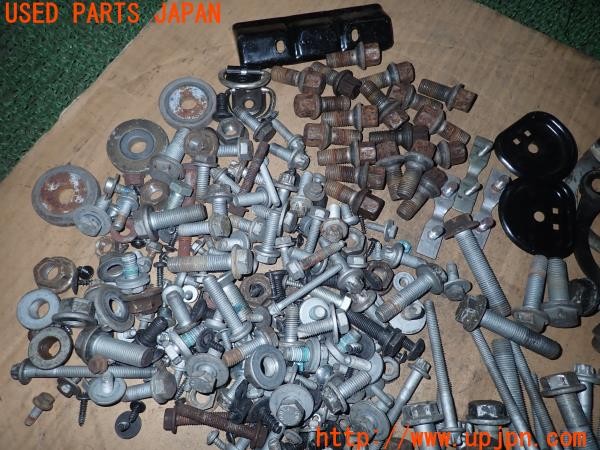 3UPJ=9231220720]ベンツ V350 アンビエンテ(639350 W639)ネジ・ナット・ステー類 セット ジャンク_2