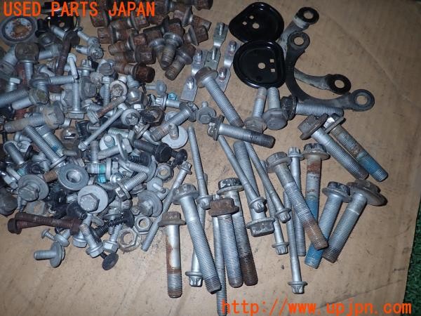 3UPJ=9231220720]ベンツ V350 アンビエンテ(639350 W639)ネジ・ナット・ステー類 セット ジャンク_3