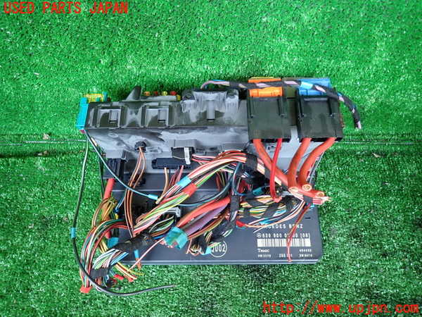 1UPJ-9231226741]ベンツ V350 W639(639350)ヒューズボックス1(エンジンルーム内) 中古_2