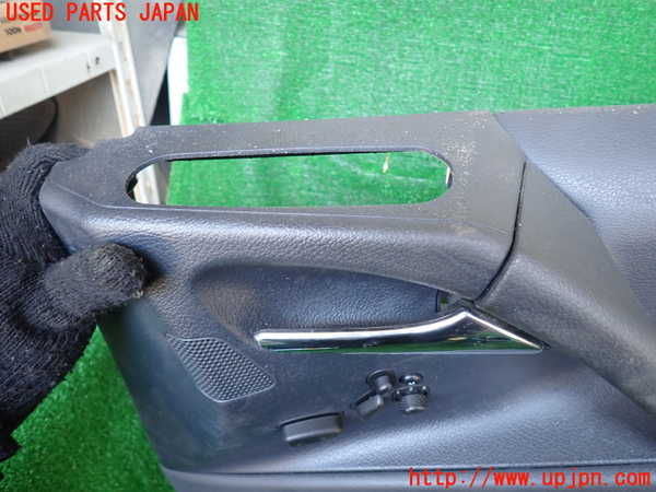 1UPJ-9231221234]ベンツ V350 W639(639350)右前ドア内張り 中古_2