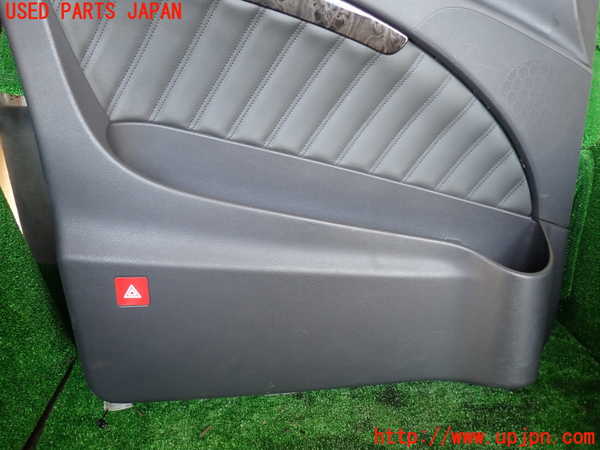 1UPJ-9231221264]ベンツ V350 W639(639350)左前ドア内張り 中古_3
