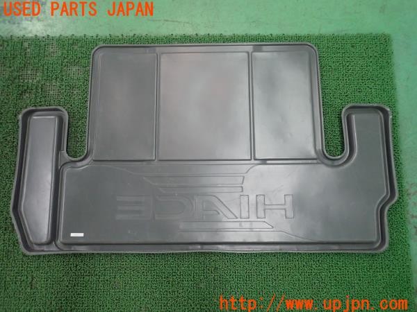 3UPJ=9231230634]ハイエースワゴン リビングサルーンEX(KZH100G)純正 ラゲッジマット トレイ 中古_5