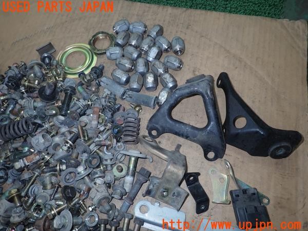 3UPJ=9231230720]ハイエースワゴン リビングサルーンEX(KZH100G)ネジ・ナット・ステー類 セット ジャンク_2