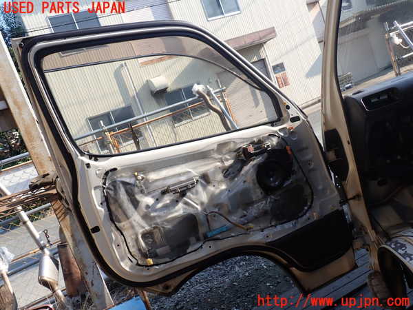 1UPJ-9231231260]ハイエースワゴン100系(KZH100G)左前ドア M2T4 中古_4