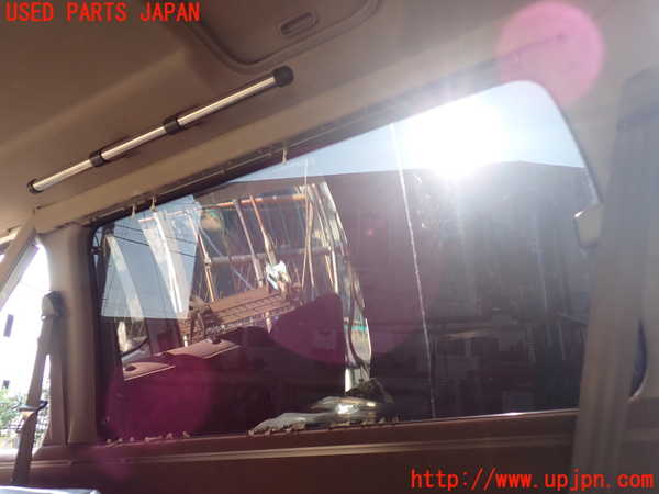 1UPJ-9231231380]ハイエースワゴン100系(KZH100G)右クォーターガラス M2A55 中古_2