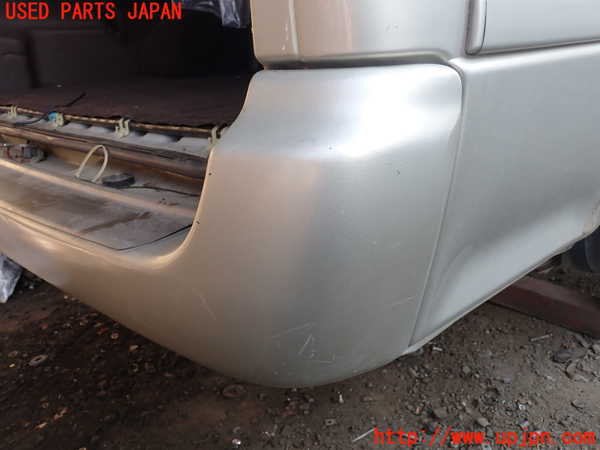 1UPJ-9231231610]ハイエースワゴン100系(KZH100G)リアバンパー 中古_3