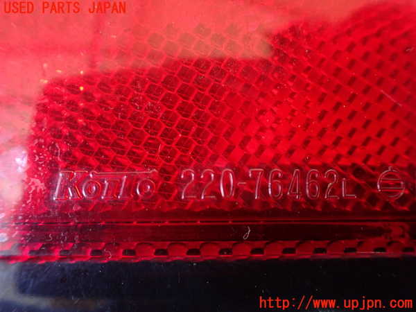 1UPJ-9231231536]ハイエースワゴン100系(KZH100G)左テールランプ 中古_3