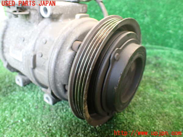 1UPJ-9231236025]ハイエースワゴン100系(KZH100G)エアコンコンプレッサー 中古_3