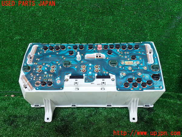 1UPJ-9231236170]ハイエースワゴン100系(KZH100G)スピードメーター 中古_3